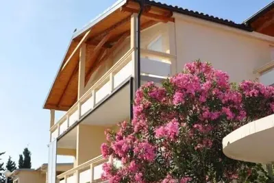 Image de Two Bedrooms Apartment Lalić A1 on island Vir 150 m from the sea