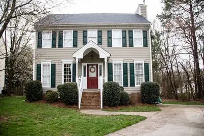 Image de * Maison spacieuse - 8 personnes * au centre de Duke, Unc, Rdu Airport et Southpoint Mall