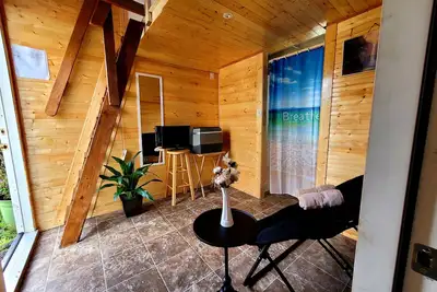 Image de # 1 cabine-salle de bain intérieure privée, micro-ondes et Tv