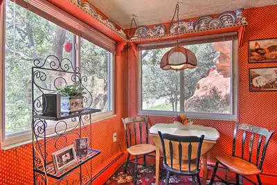 Image de Bungalow coloré par Pikes Peak / Jardin des dieux