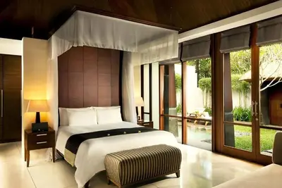 Image de Villa de Luxe avec Bassin Profond dans le centre de Seminyak 4