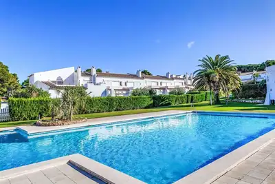 Image de Bel appartement dans une maison de vacances avec piscine, Wifi, Tv, patio et parking