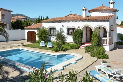 Image de Magnifique maison de vacances privée avec piscine privée, Tv, terrasse, animaux admis et parking