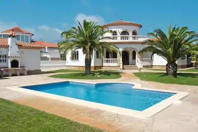 Image de Merveilleuse maison de vacances privée avec Wifi, piscine privée, Tv, terrasse et parking