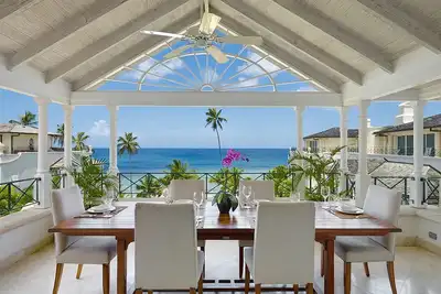 Image de Appartement de 2 chambres en bord de mer avec une vue magnifique sur la mer des Caraïbes.