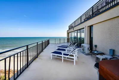 Image de Oceanfront Penthouse With Rooftop Hot-Tub