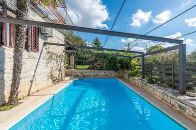 Image de Apartment Peresiji Aub with Shared pool