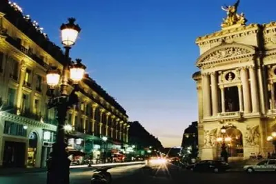 Image de In The Exquisite Upscale Area Of La Madeleine -6th Floor Luxury Apartment