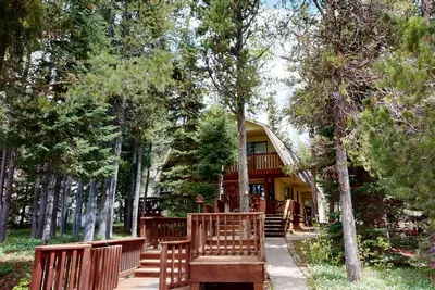 Image de Lakeshore Retreat⭐️Free Wifi & Trash Pick-Up Bateau PRIVÉ Dock Dock Sleeps 14 5br 3ba