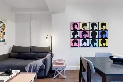 Image de Liv Mtl* 55% Off * Soho 2 Modern 1br | Relaxed Getaway + Rooftop Oasis + Office + Pets Stay Free!