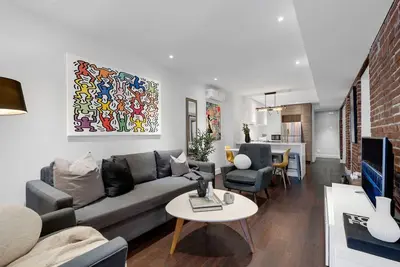 Image de Liv Mtl* 60% Off * Soho 5 & 6 Upscale Penthouse | Large Family Retreat + Private Rooftop + Office + Pets Stay Free!