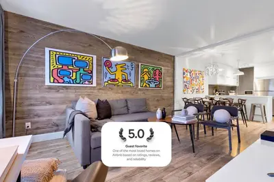 Image de Liv Mtl* 55% Off * Urban 3 Spacious 2br + Central Location | Large Family Retreat + Office + Pets Stay Free!