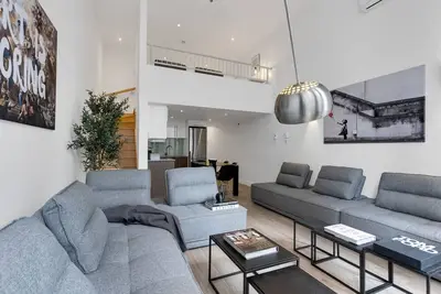 Image de Liv Mtl* 55% Off * Downtown 404 Luxurious Duplex | Relaxed Getaway + Spacious High ceiling + Office + Pets Stay Free!