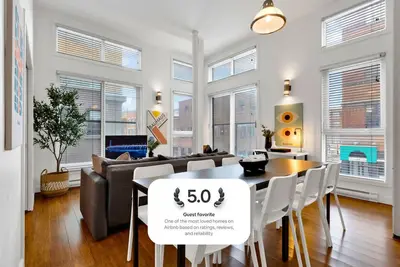 Image de Liv Mtl* 55% Off * Main 203 Rare 2br + Mezzanine | Large Family Retreat + Spacious + Office + Pets Stay Free!