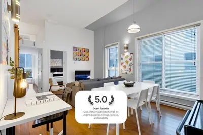 Image de Liv Mtl* 55% Off * Main 205 Rare 2br + Mezzanine | Large Family Retreat + Spacious + Office + Pets Stay Free!