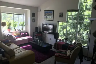 Image de Sunny spacious 2 bd\/ba condo with vaulted ceilings