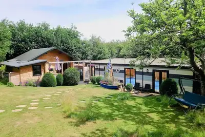 «Monktonmead Lodge» avec piscine intérieure privée. Emplacement isolé, près de Ryde.