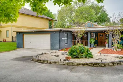 Image de Nouveau! Guadalupe Riverfront House w \/ Private Dock!