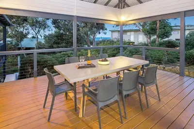 Image de EeBee House - Belle maison familiale avec une vue imprenable sur Eagle Bay