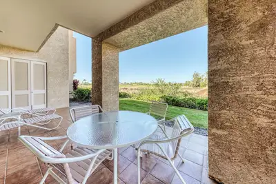 Image de Immense maison au rez-de-chaussée avec climatisation centrale, W / D, tennis et piscine communs