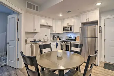 Image de Nouveau! Condo moderne <1 Mile à Grand Traverse Bay!