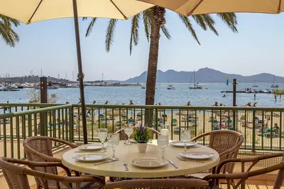 Image de Daniela. Fabulous location overlooking the beach!