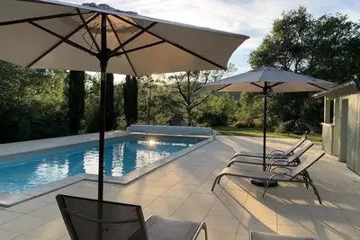 Image de Beau gîte en pierre avec piscine au bord de la rivière près de Saint Antonin Noble Val