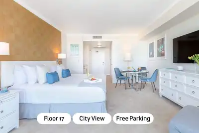 Image de Studio EXÉCUTIF De Luxe Pour Trois À Coco Grove. Gratuit: Parking, Piscine, Gym, Wi-Fi