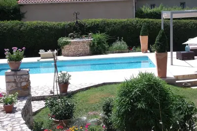 Image de Soleil et cigales entre Cévennes et Camargue, Piscine et Spa