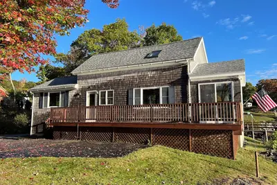 Image de Quintessential oceanfront Maine cottage on the shore of picturesque Cundy`s Harbor!