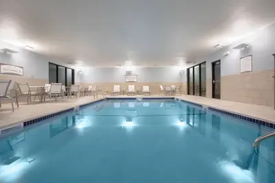 Image de Suite accessible aux personnes malentendantes climatisées | Accès à la piscine + petit-déjeuner quotidien gratuit inclus