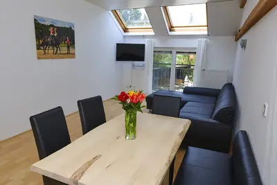 Image de Appartement fleur de cerisier pour 1-6 personnes avec mobilier en bois véritable