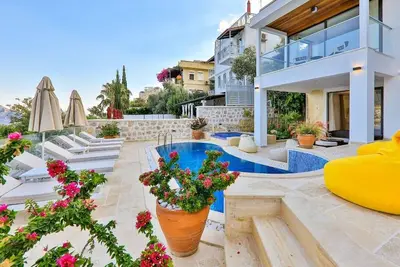 Image de Villa de luxe de 5 chambres dans un emplacement central - piscine privée et grand jacuzzi
