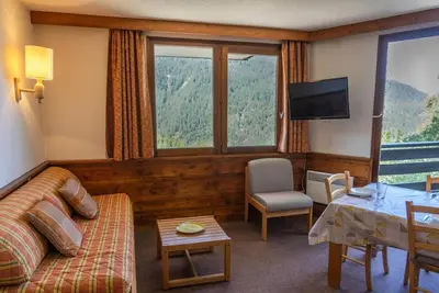 Image de 100m du centre station, 3ème étage, balcon, télévision, casier à ski, 39m², Les Orres