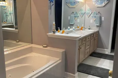 Image de Beautiful Home on the Lake