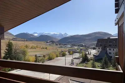 Appartement au pied des pistes avec vue sur les sommets