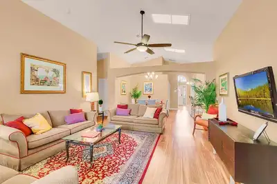Image de * Villa avec piscine privée * 10 min de Disney, vue sur la forêt, salle de jeux