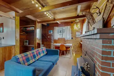 Image de Chalet de montagne confortable et confortable avec un excellent emplacement du camp du gouvernement!