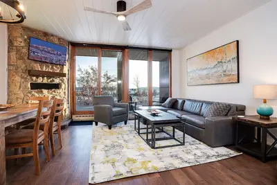 Image de W3302 by Mountain Resorts ~ Piscine, bains à remous et courte promenade jusqu'au village de montagne!