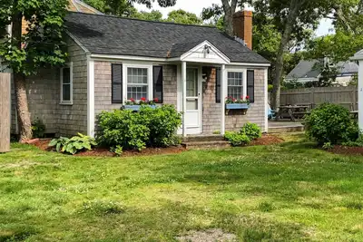 Image de Harwich port Beach Cottage, à distance de marche de la plage avec cheminée et grill