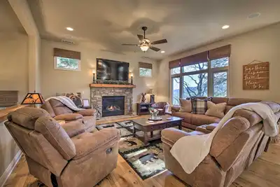 Image de Nouveau! Maison avec salle de jeux et vues - 5 mi au village!