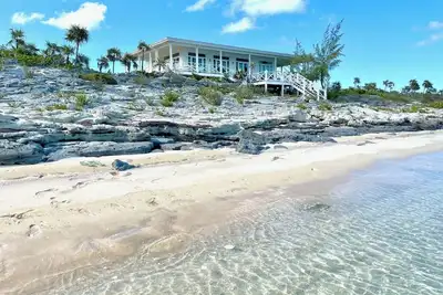Image de New Beach Cottage - Private Beachfront - Offre de lancement
