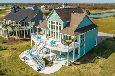 Image de Nouvelle Liste! Belle maison avec de superbes équipements - à quelques pas de la plage