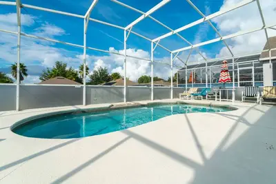 Image de Piscine avec salle de jeux dans la communauté de golf