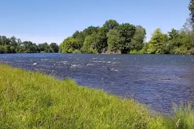 Image de Historic Rushing Water Lodge on the rogue river was built in 1910