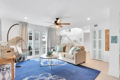 Image de Nouvelle PROPRIÉTÉ - Charmante maison de ville au coeur de Lauderdale par la mer