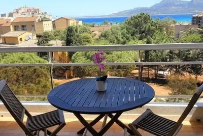 Studio Vue mer Climatisé avec terrasse Calvi