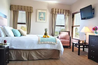Image de The Alexander Suites - # 103 Queen Suite