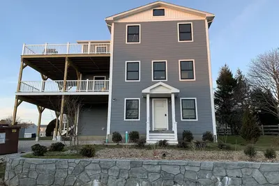 Image de Brand New Beautiful High End Property Water Views Short Walk to Beach Sleeps 20+