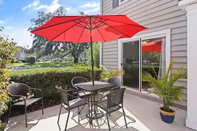 Image de Updated and clean, 2 full baths, modern townhouse close to Pier Village